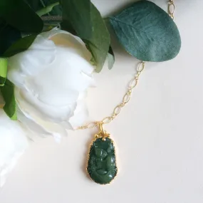 Jade mouse pendant.