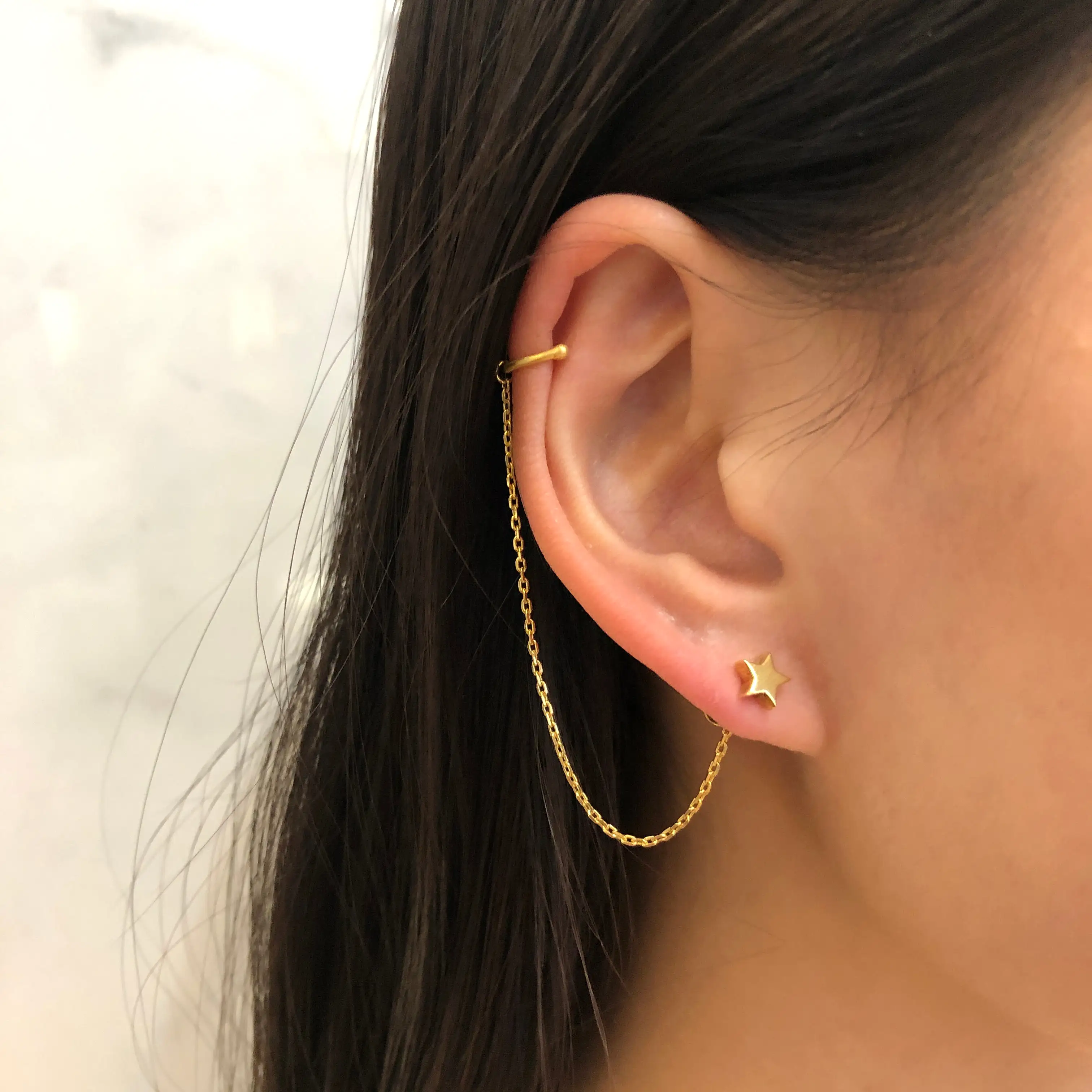 Mono Earclip, Matte Gold